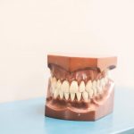 Co robi dentysta, gdy boli ząb? Leczenie stomatologiczne