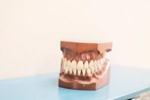Co robi dentysta, gdy boli ząb? Leczenie stomatologiczne